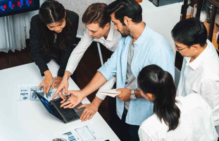 analyst-team-utilizing-bi-fintech-analyze.jpg