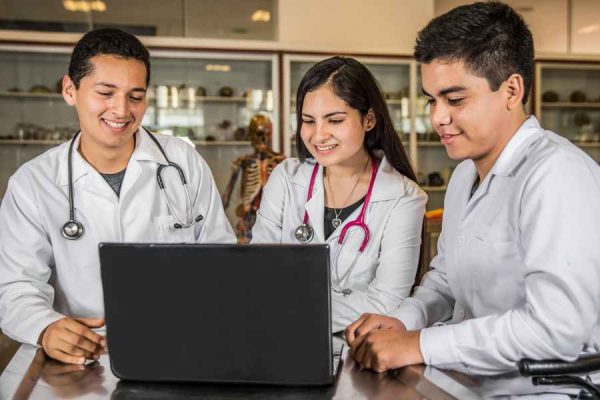 medicine-students-1.jpg