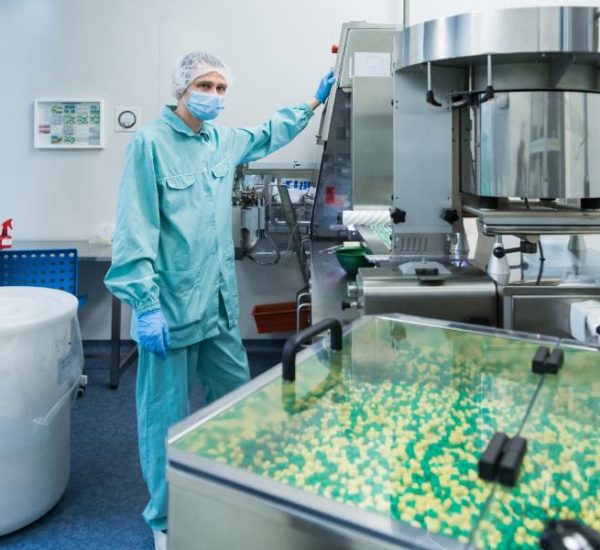 pharmaceutical-industry-man-worker-protective.jpg